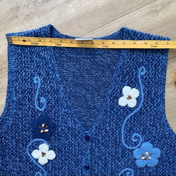 𝅺Vintage Separate Editions Koret Knitted Vest with Bead Detail - Picture 8 of 9